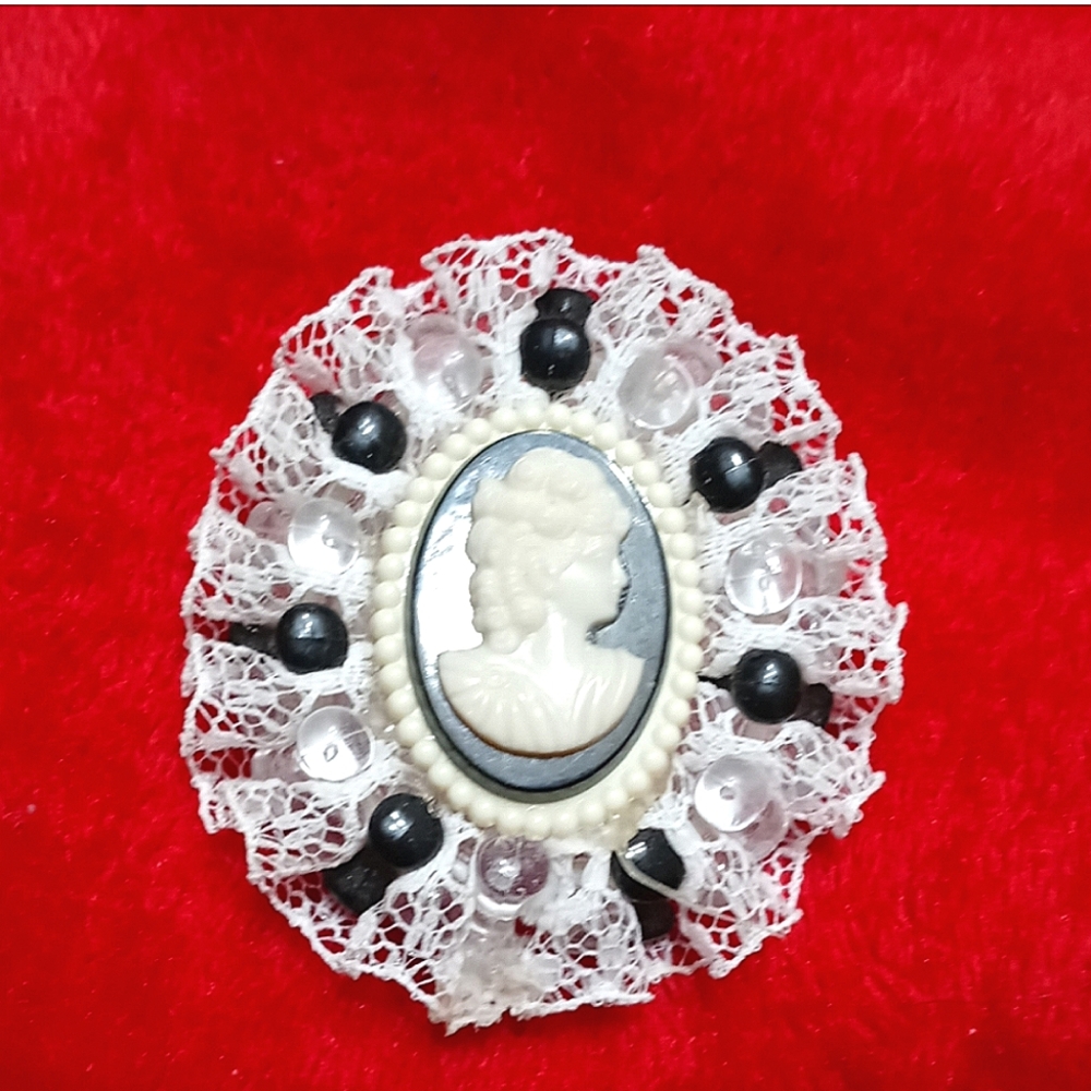 Cameo Brooch/Pin